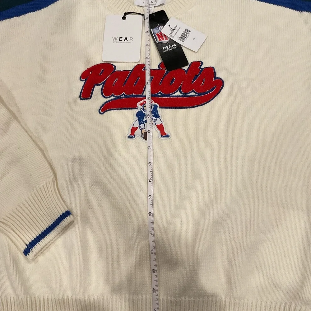 Women's WEAR by Erin Andrews Cream
New England Patriots Stripe Sweater Sz M NWT - Picture 6 of 9